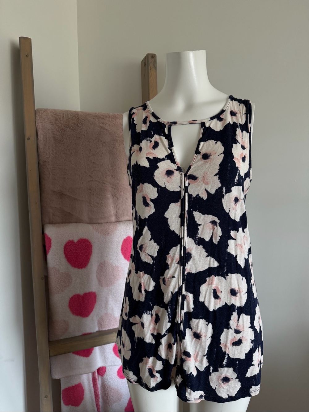 Dynamite Floral Sleeveless Blouse | Navy & Blush | Size Petite Small